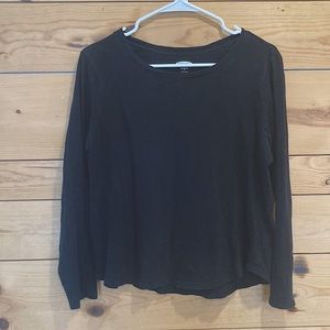 Black Old Navy long sleeve Tshirt